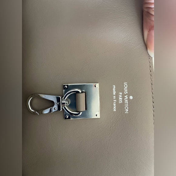 RARE!! MINT!!! LOUIS VUITTON MILLA MM - Picture 14 of 15